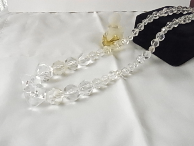 クリア 透明 まるで氷のような大中小のガラス調のビーズデザインのネックレス▼拍卖