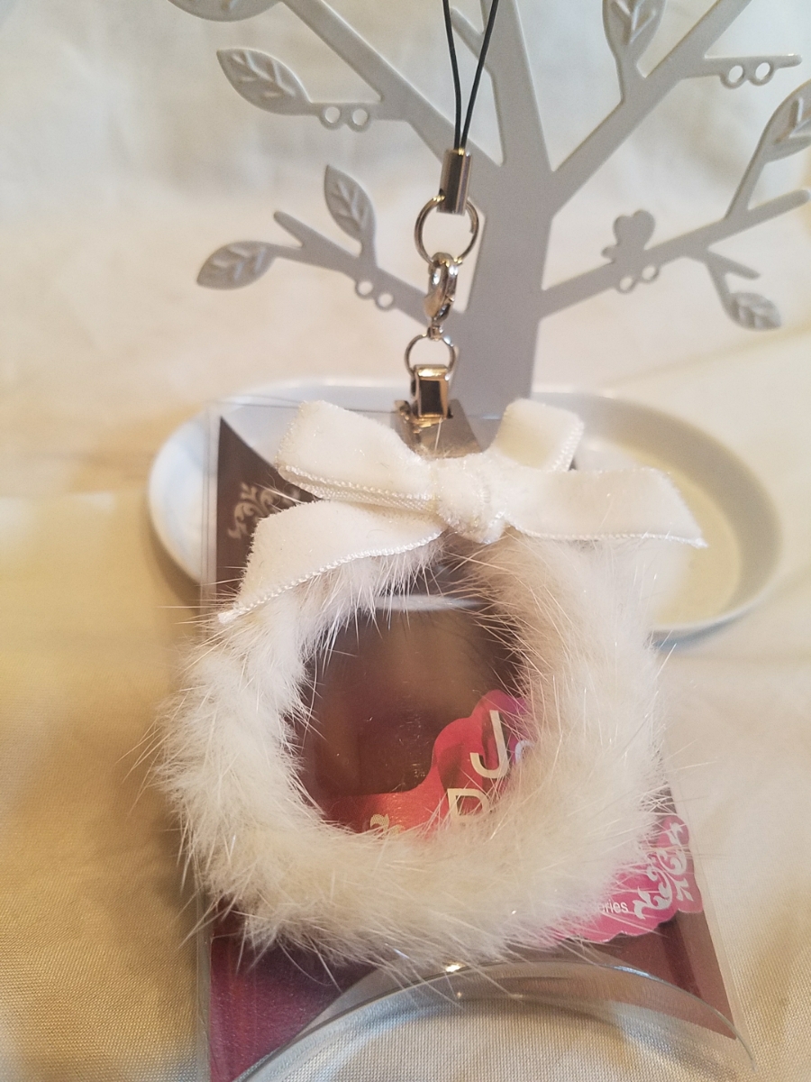 新品☆ふわふわファーのストラップ☆オフホワイト拍卖