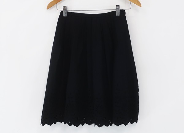 ◇【FOXEY BOUTIQUE フォクシーブティック】花柄カットワーク スカート ブラック 38拍卖