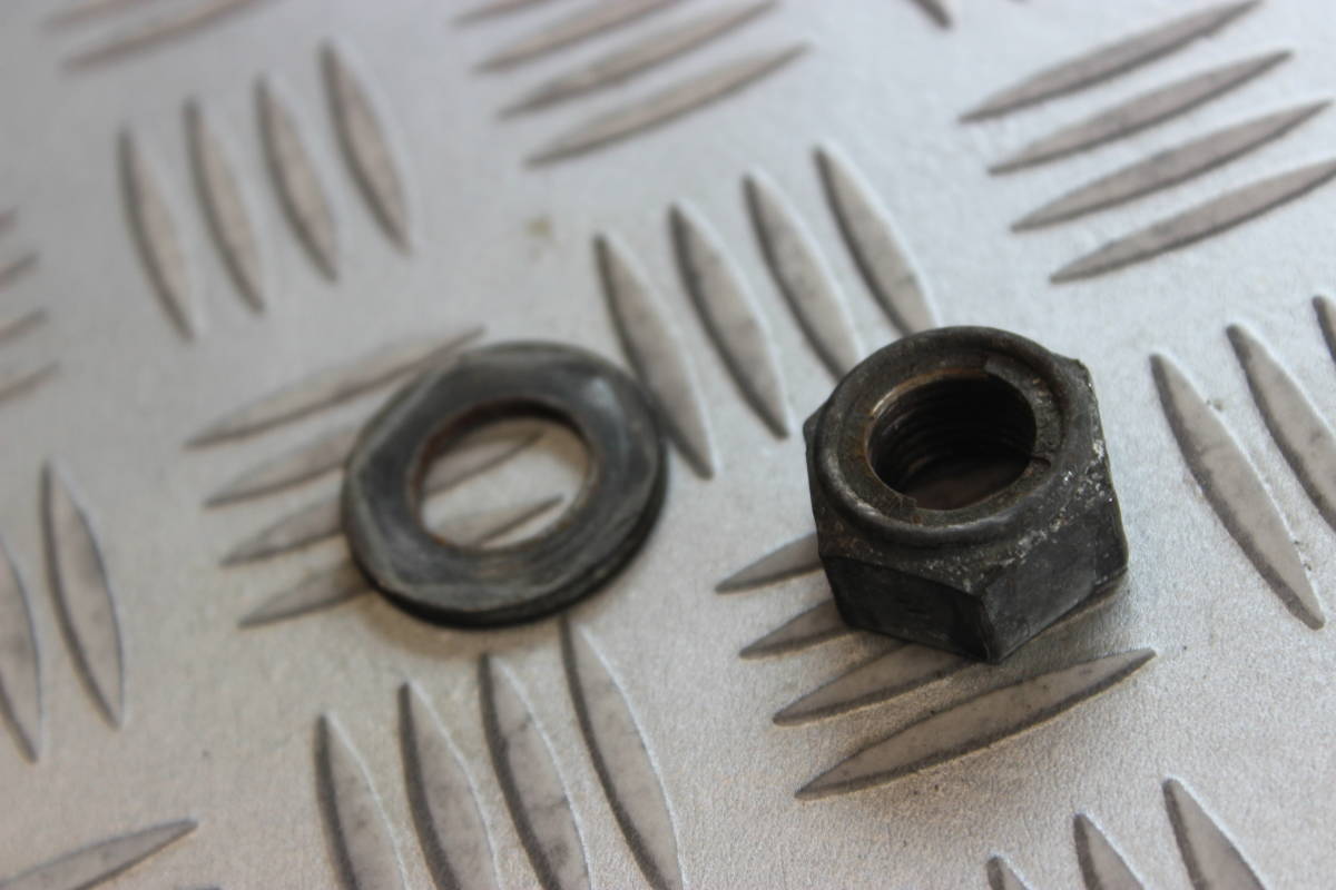 細57 【メットインJOG ジョグ 3KJ】純正 リアホイールナット拍卖