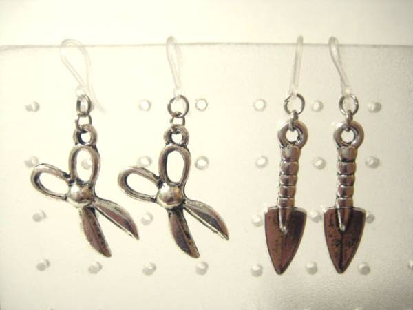 新品☆樹脂ピアス☆剪定バサミ・スコップ2ペアセット拍卖