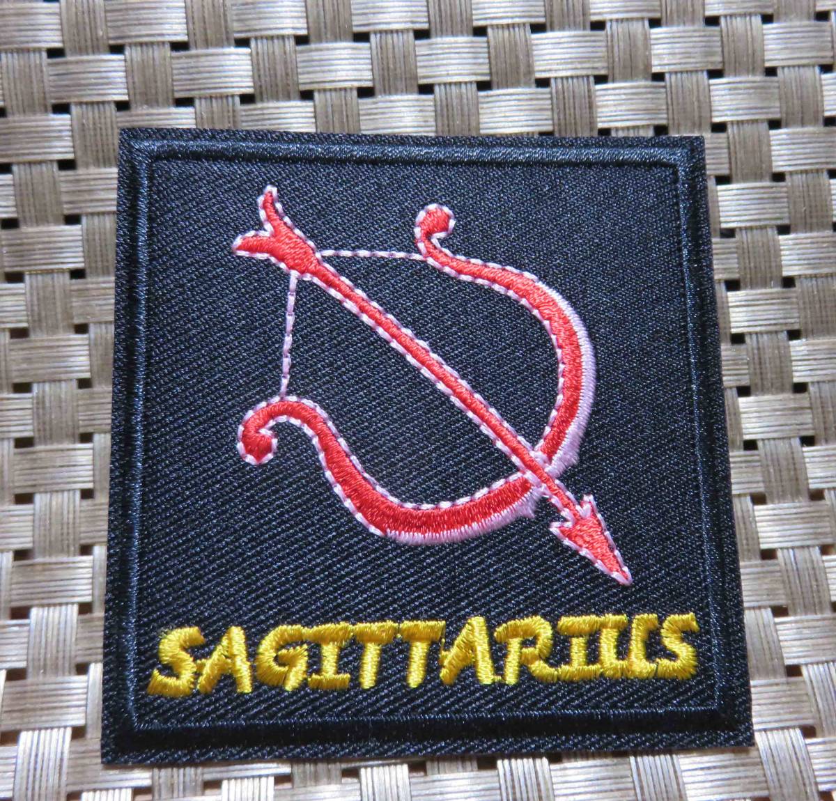 赤射手 黒 星座 ブラック正方形◆新品SAGITTARIUS 射手座、いて座、人馬宮  刺繍ワッペン◆激シブ◇バイク バイカー 二輪車 ロック拍卖