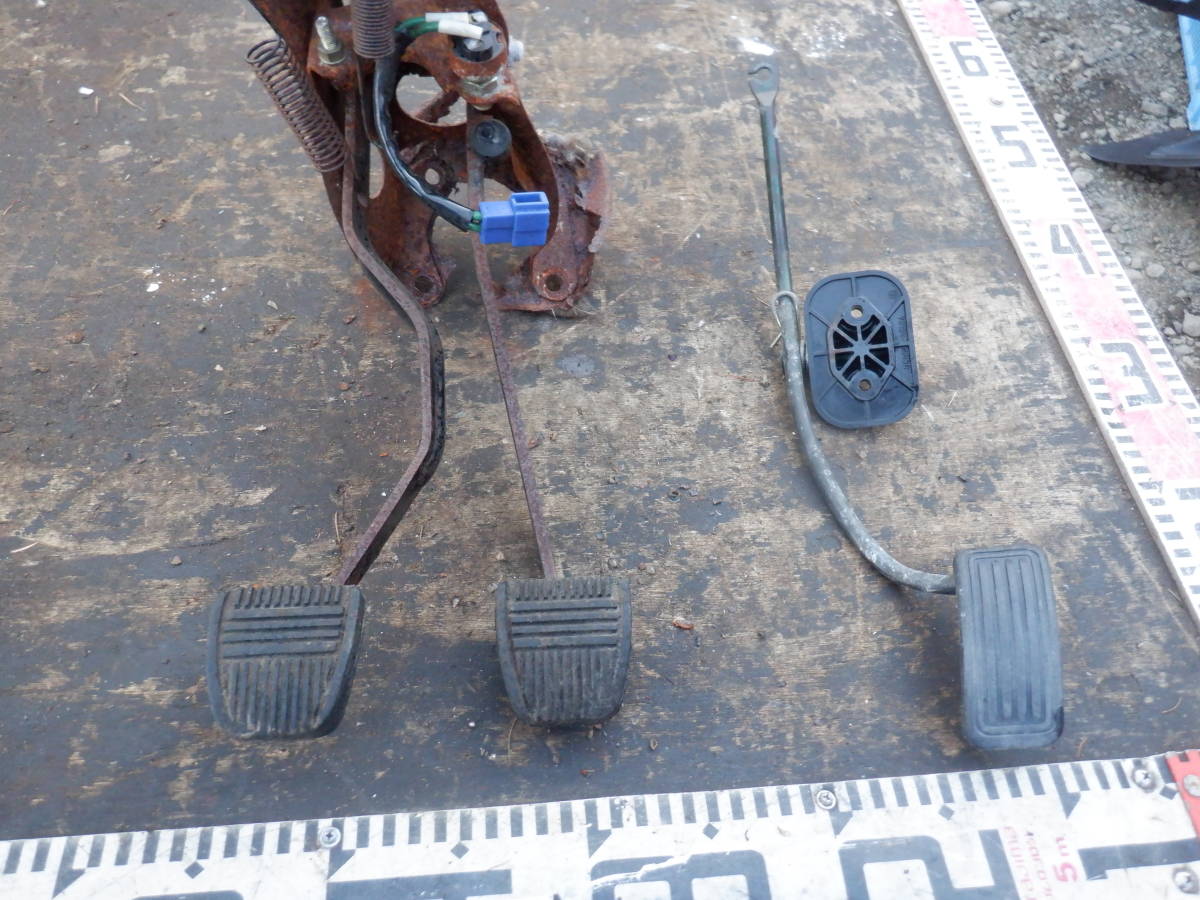 KP61 スターレット ① 純正 5速マニュアル ペダル アクセル ブレーキ クラッチ  3ドア グレードS 中期型 S56年 4K KP60拍卖