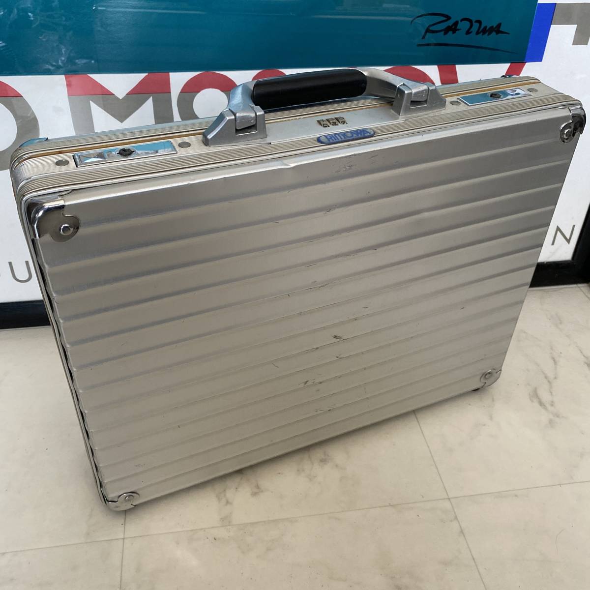 【即決/即納】RIMOWA リモワ アタッシュケース ビジネスバッグ ダイアルロック式 アルミ ジュラルミン 青ロゴ 983.16 拍卖