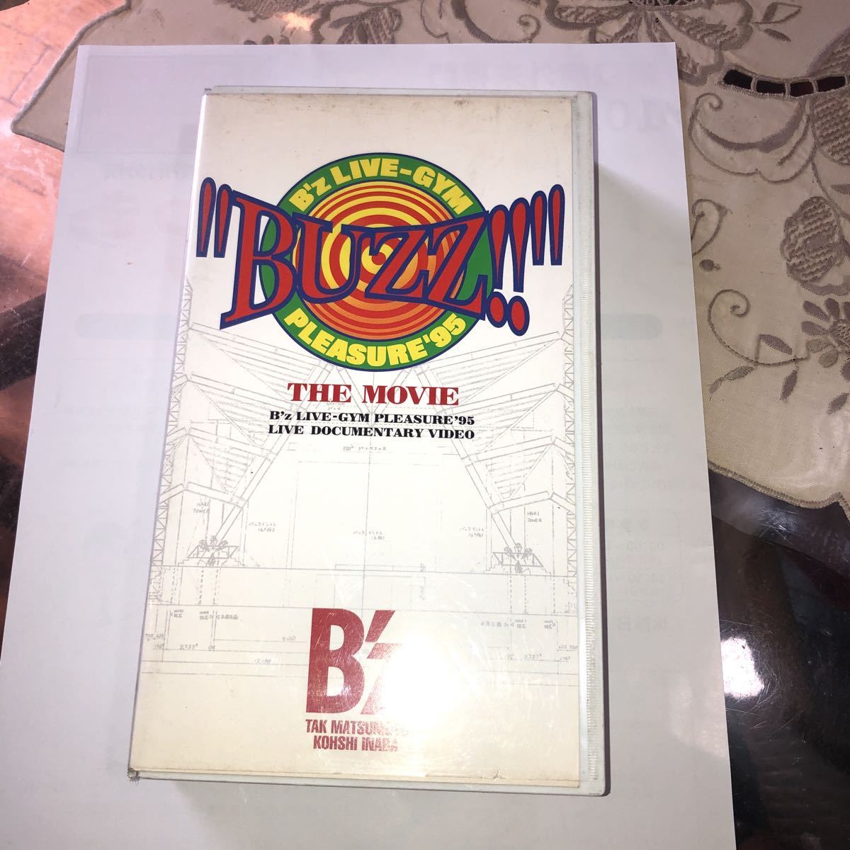 VHSビデオ B'z LIVE-GXM PLEASURE'95’’BUZZ!!'' THE MOVIE 美品拍卖