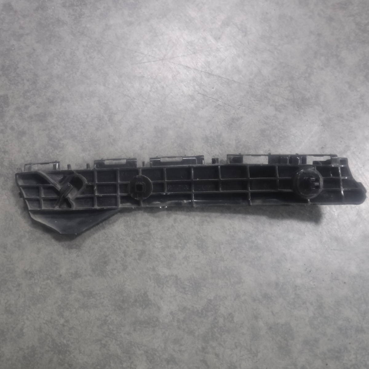 KSP130ヴィッツNCP131右リアバンパーNHP130右リヤバンパーNSP130サポート固定ステーNSP135取り付けブラケット取付リテーナー取付けサイド拍卖