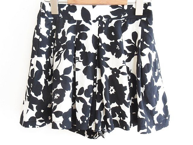 イング INGNI ショートパンツ シフォン フレア 総柄 黒 M レディース拍卖