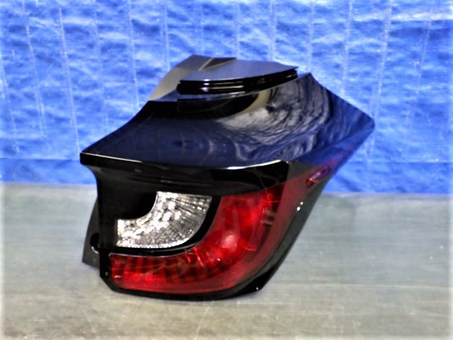 S246 ヤリス KSP210 MXPA10 MXPA15 MXPH10 MXPH15 右テール K0-9 美品拍卖