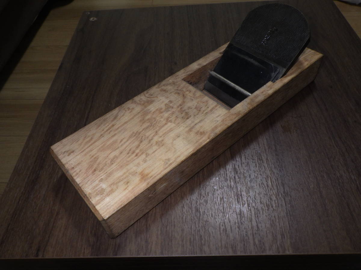 新品未使用長期保管品 寸八鉋 銘「三条 菊弘丸」、「条」は旧字体です。 検かんな玄翁玄能のみ鑿鋸大工道具拍卖