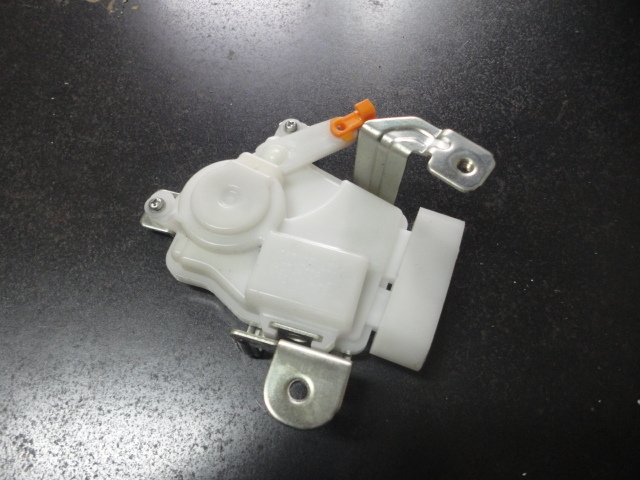 ダイハツ ムーヴラテ L550S/L560S 純正バックドアロックアクチュエーター トランク リアゲート ソレノイド 【ムーブラテ拍卖