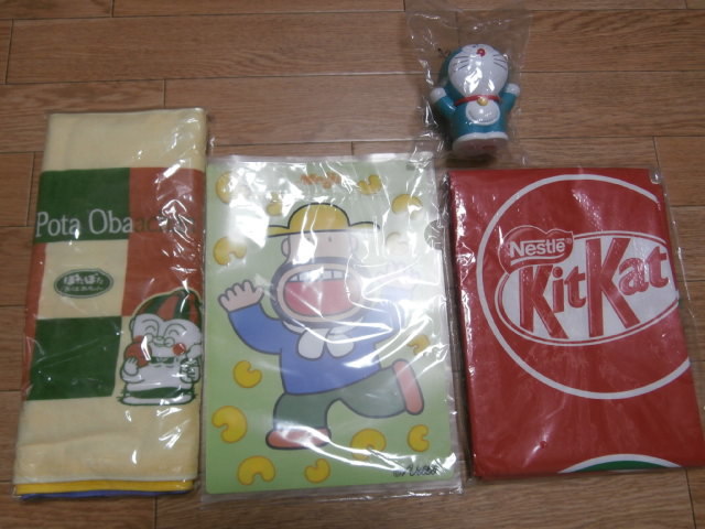カールおじさんのファイル・下敷き/ドラえもん貯金箱/キットカット遊べるレジャーシート/ぽたぽたおばあちゃんタオル拍卖