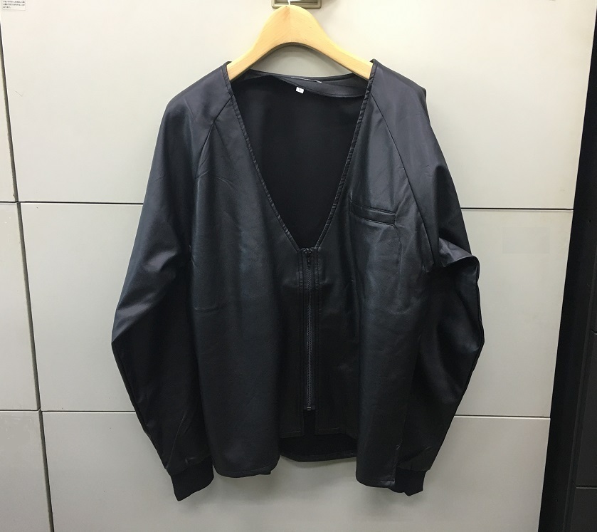 ■送料無料!売り切り!ポリウレタンレザー上着 新品未使用!M 本革風Vネックカーディガン 伸縮可能軽やか 重ね着インナー拍卖