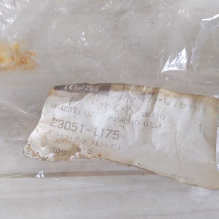 c114 カワサキ純正 27008-0601 ウインカーブラケット 送料込み GPZ900R拍卖