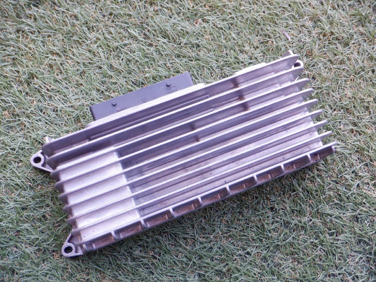 アウディ純正 ABA-8KCDH A4 アバント AVANT 1.8TFSI 2009年 オーディオアンプ ラジオアンプ 8T0035223AG m-22-9-601拍卖