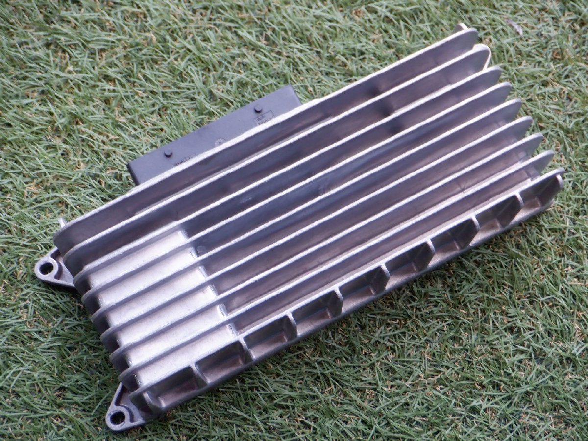 アウディ純正 ABA-8KCDH A4 アバント AVANT 1.8TFSI 2009年 オーディオアンプ ラジオアンプ 8T0035223AG m-22-9-603拍卖