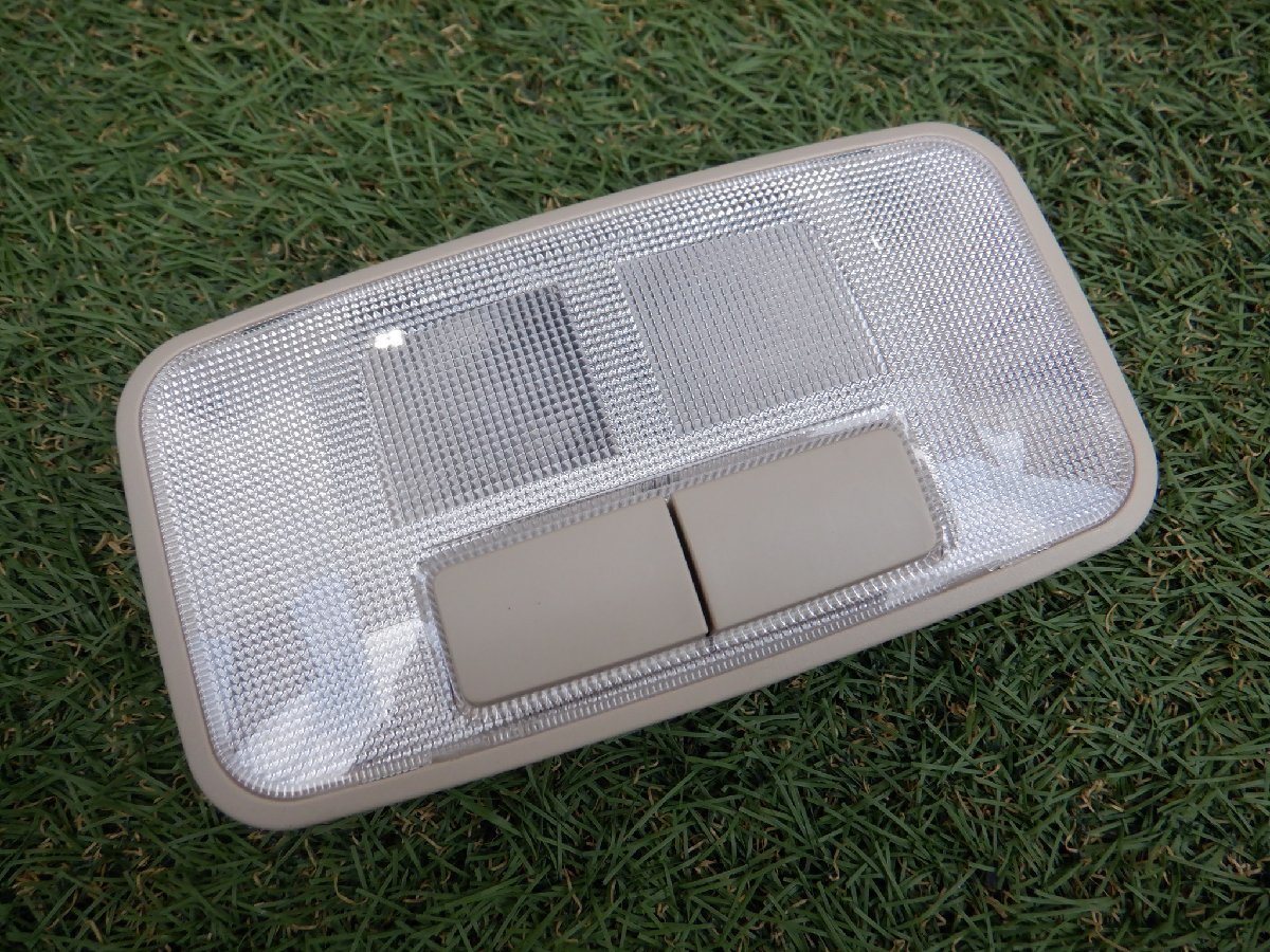新車外し品 トヨタ純正 ルームランプ マップランプ 車種不明 分かる方どうぞ クリーム色? m-22-9-715拍卖
