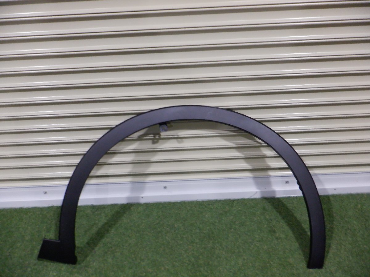 新車外し トヨタ純正 AZSH35 TZSH35 クラウン クロスオーバー フロント 右側 フェンダーモール トリム 75601-30130 m-22-10-170拍卖