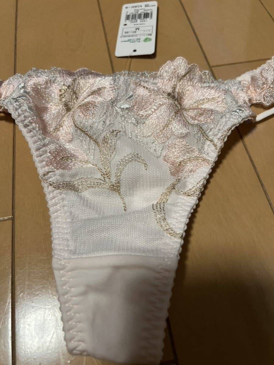 triumph トリンプ FLORALE 602キャミソールM85+TショーツMサイズ アイボリー色 新品未使用です。拍卖