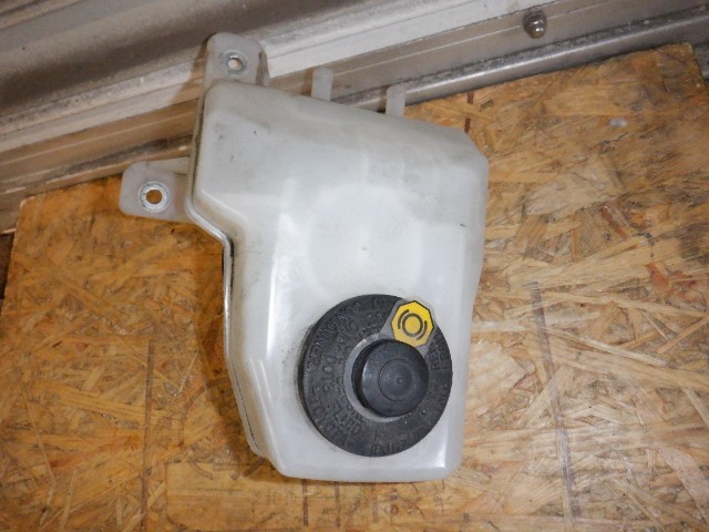 D1253 NHW20 プリウス 純正 ブレーキ フルード タンク 38656拍卖