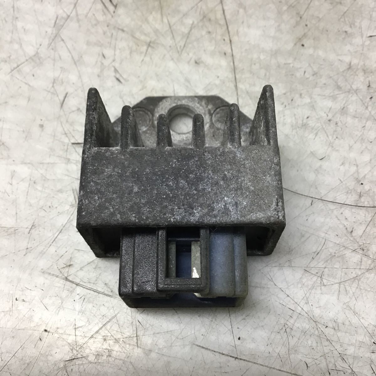 A44-47ne スズキ ヴェルデ CA1MA レギュレーター 純正部品 動作確認済み拍卖