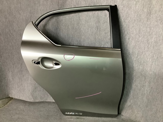 A930-ケ レクサス CT200h ZWA10 リア ドア 右 シルバー系 ☆拍卖