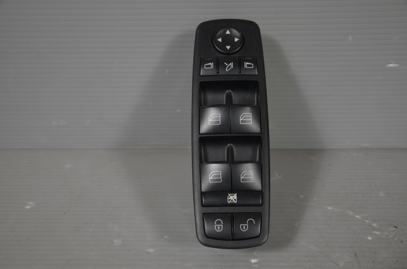 ベンツ A170 エレガンス 右ハンドル車 前期(169032) 純正 破損無 取付OK 動作保証 パワーウィンドウスイッチ A169 820 67 10 K065167拍卖