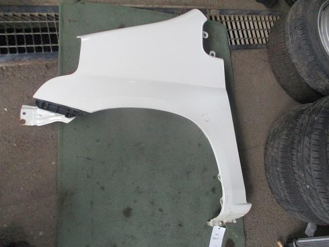 モビリオ LA-GB1 左Fフェンダー NH636P ブリリアントホワイトパール拍卖