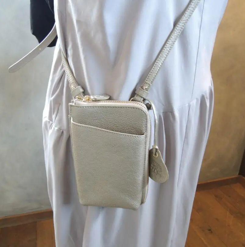 新品☆送料込☆14800円☆スマホが入る 牛革 ウォレットショルダー 財布 拍卖