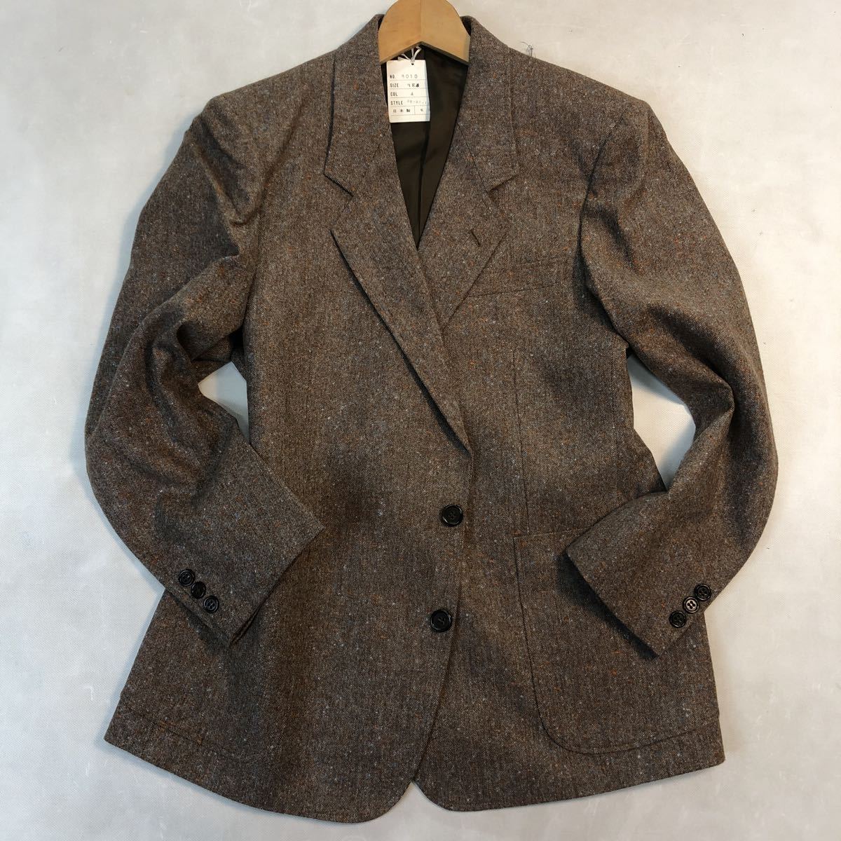 定価60,000円【サイズBE4 ★ウール100%】新品タグ付き 高級2Bシングルジャケット 茶系 背抜き/センターベンツ GOLF カジュアルジャケット拍卖