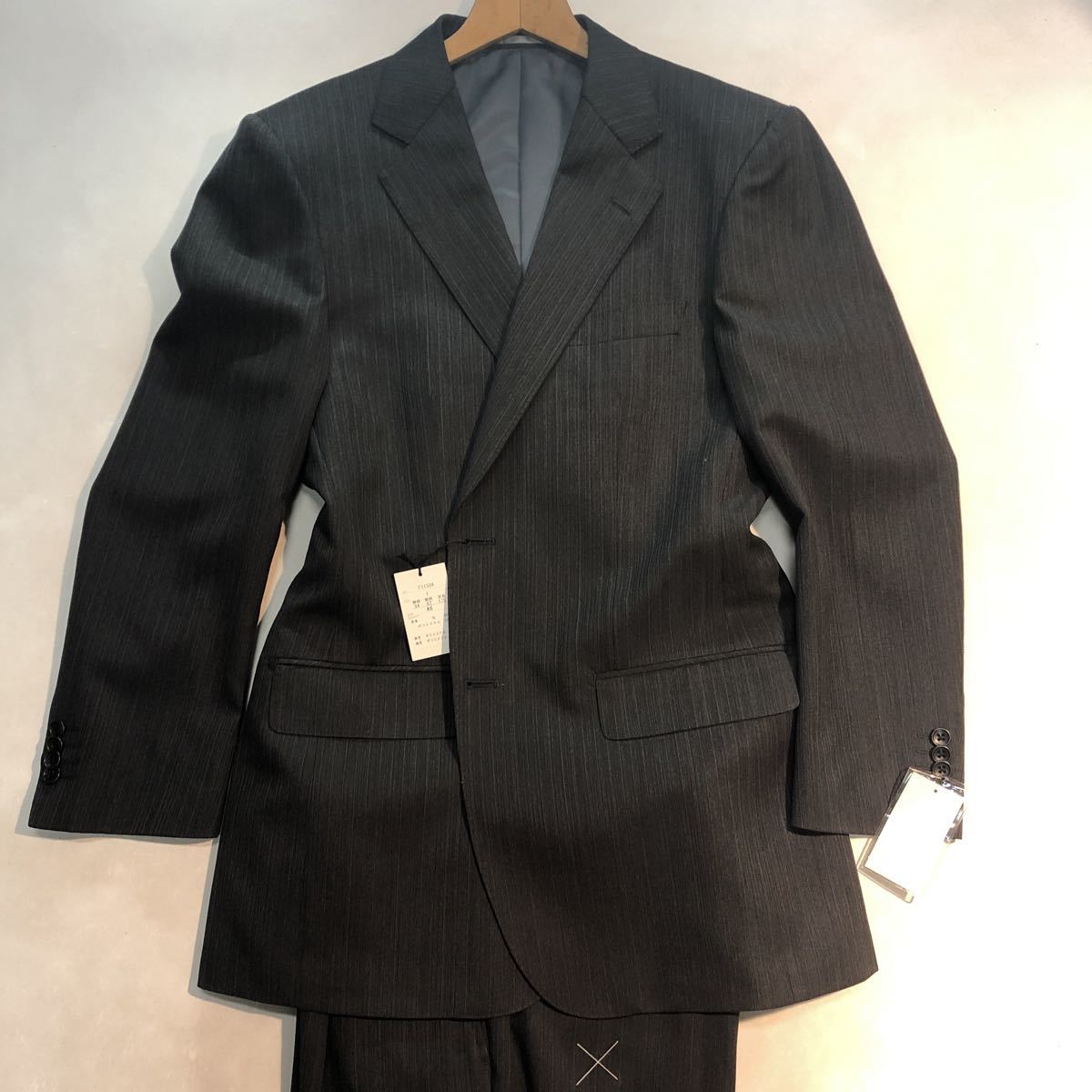 爆安部爆安部長認定シングルスーツ 新品タグ付き高級本台場仕立て サイズA6 L グレーにストライプ 総裏/サイドベンツ 82cm/1タック拍卖