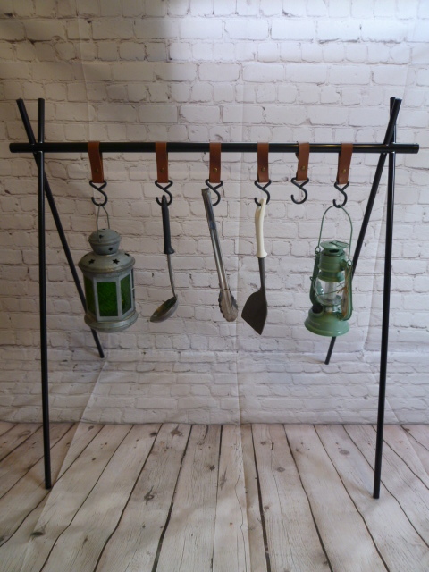 新品 ランタンスタンド アウトドア 折りたたみ 棚 ハンギングラック レザーフック6個付き アルミ製ランタンハンガー Mサイズ拍卖