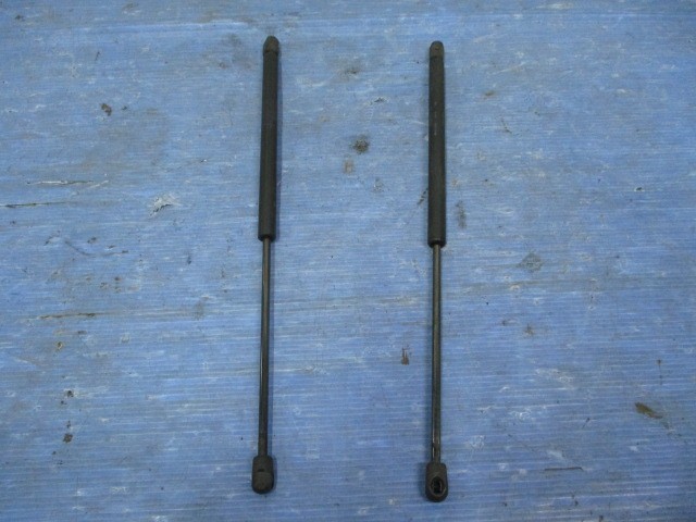 ジャガーS タイプR GH-J011C ボンネットダンパー 左右セット拍卖