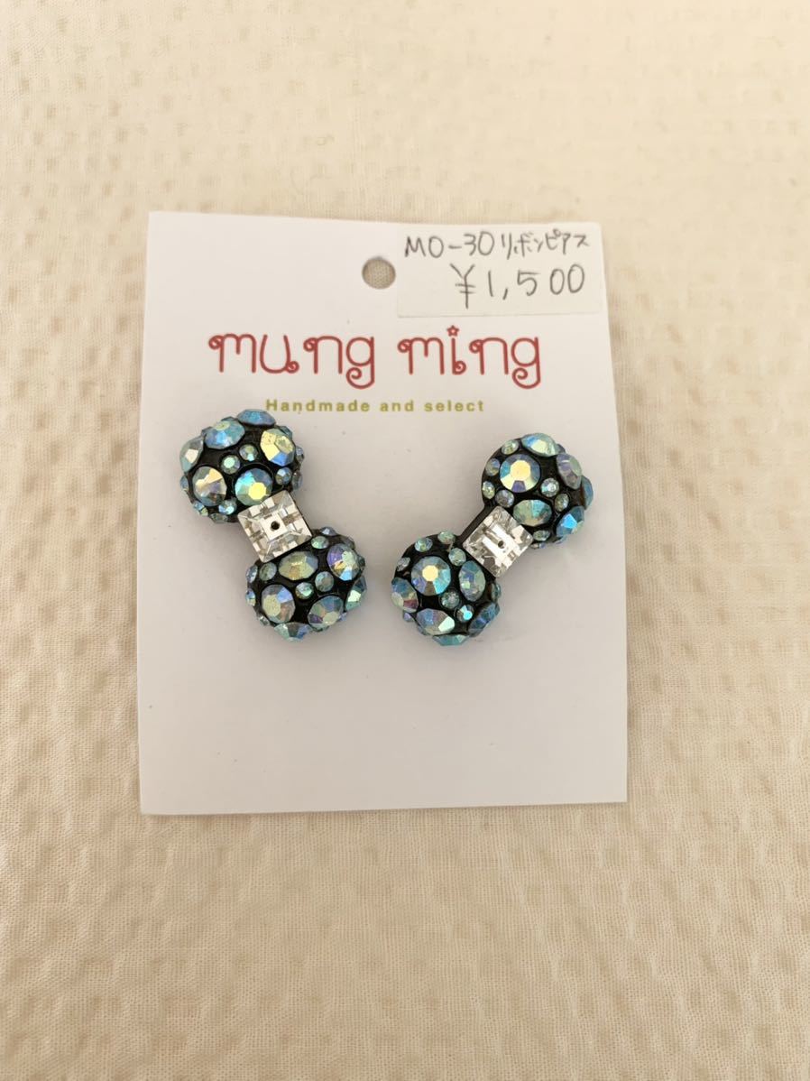 ★可愛い・・ラインストーン付きリボン型ピアス拍卖