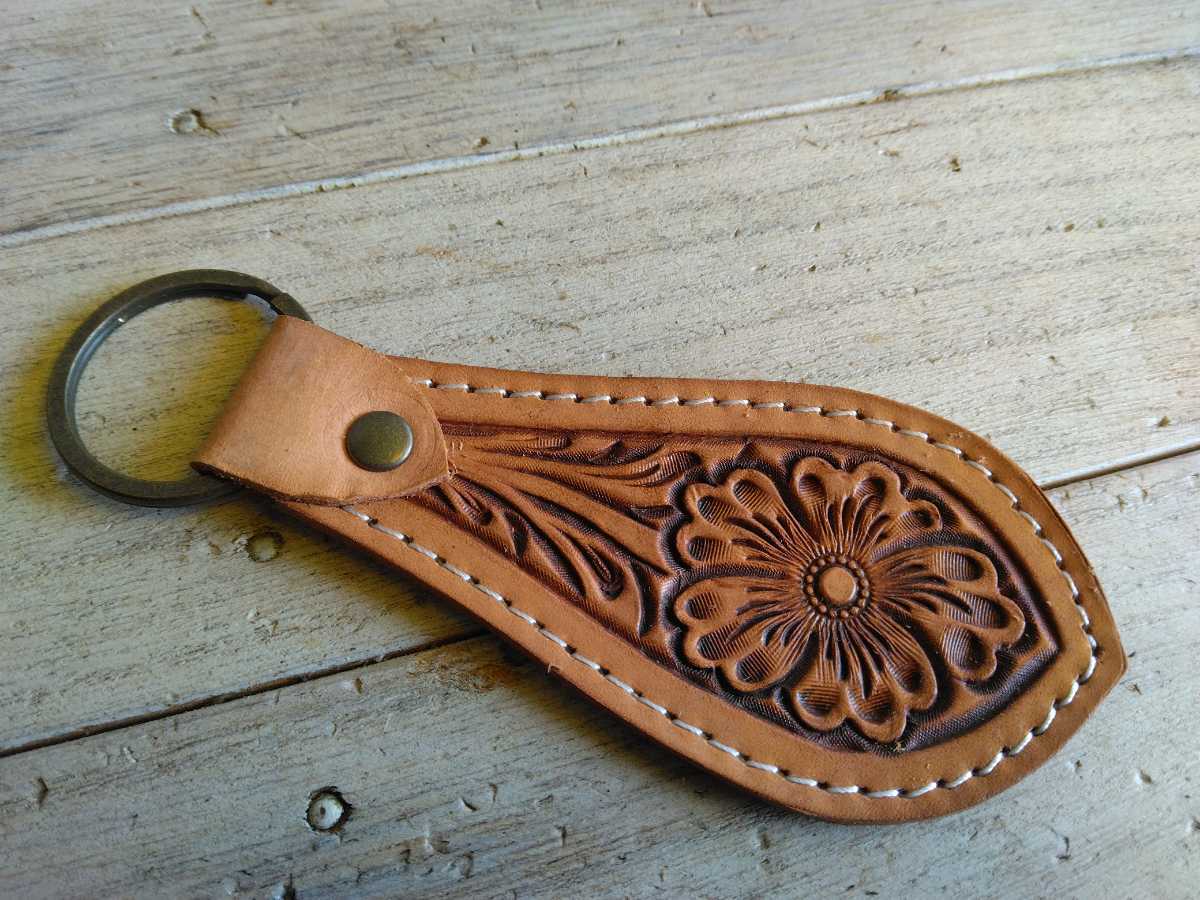 ハンドメイド カービングキーホルダー  ビンテージ ハーレー バイカー685683拍卖