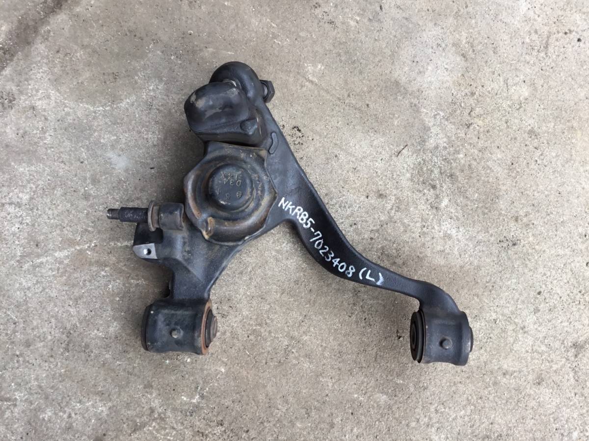 NKR85 H.24年 エルフ フロント ロワ アーム (L) X2 221026 即日発送可 ヤフオク イスズ 15k 140s拍卖