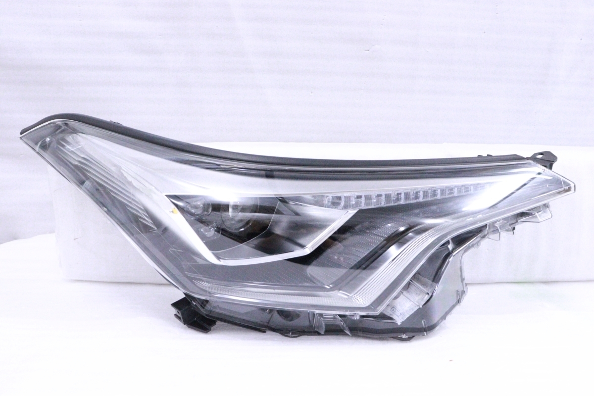 20-108★美品★中期 LED NGX10 C-HR★右ヘッドライト KOITO 10-111 打刻:7 ブラック 純正★トヨタ (UK)拍卖