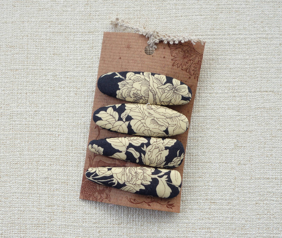 ★ ハンドメイド リバティプリント使用 薔薇柄5㎝パッチンピン コーラ ブラック&ベージュ ★拍卖