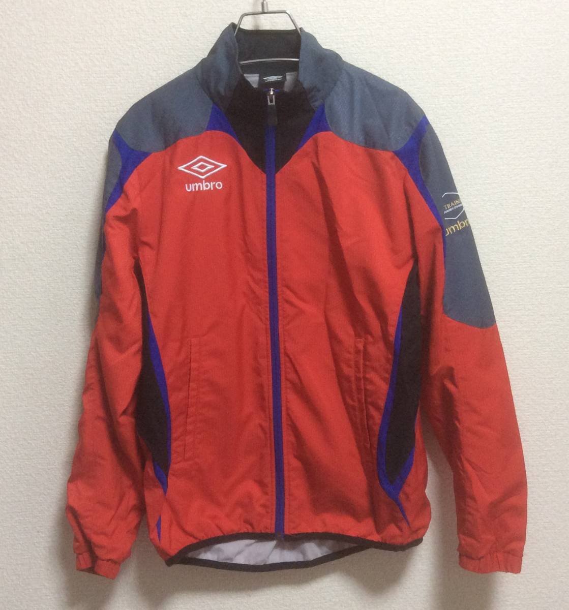 未使用品 アンブロ PRO-TRAINING 長袖ウインドブレーカー フルジップ デサント ロゴ刺 Sサイズ拍卖