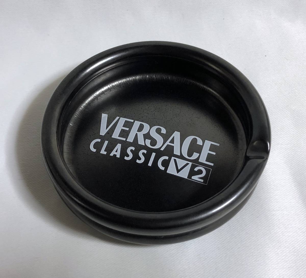 正規希少 非売品 ヴェルサーチVERSACE アイコンロゴ文字 灰皿 黒×白 アッシュトレイ アクセサリーBOX 小物入れ〇ラグジュアリーインテリア拍卖