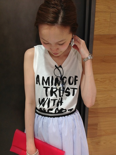 新品*アーバンリサーチ*ロゴホワイト白タンクトップ拍卖