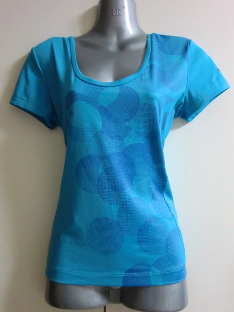 ★再値下げPUMA未使用限定品プーマグラフィックTEEシルエット綺麗ウェアーLランニングトップス吸汗速乾★人気完売海外限定モデル★切手★拍卖