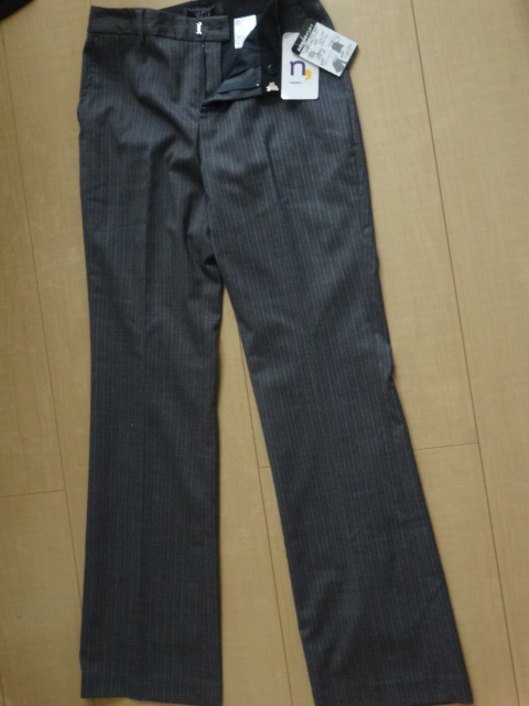 新品未使用★レディース・ダークグレー×白色縦縞模様ストレートパンツ★64・ビジネスパンツ拍卖