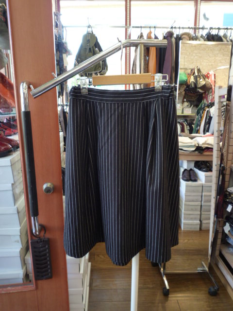 【1028-31】AZUL BY MOUSSY 黒ストライプスカート(M)拍卖