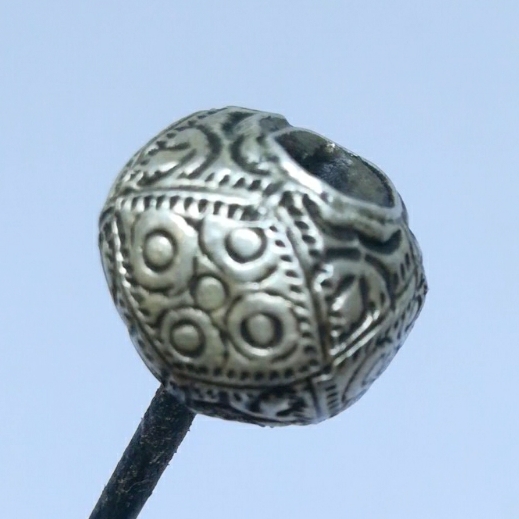 ゴールデントライアングル 山岳民族少数伝来 古銀 アンティーク シルバービーズ高さ約12.0mm横幅約14.0mm穴径約4.0mm拍卖