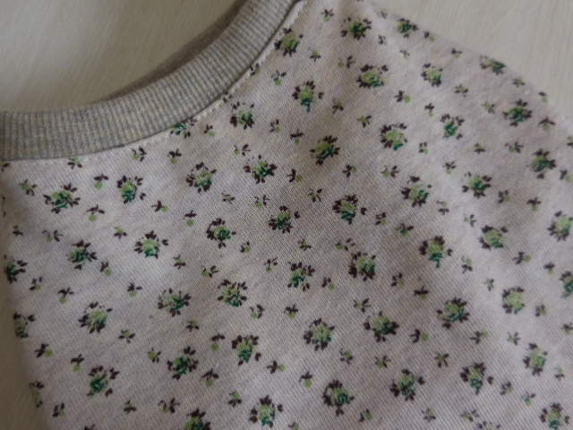 【DM,L】SALE 小花グリーン トレーナー地 中型犬 犬服 ドッグウエア ハンドメイド拍卖