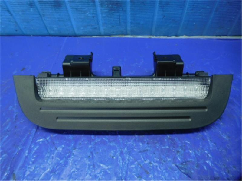 ダイハツ 純正 タント 《 LA610S 》 ハイマウントストップランプ 81570-B2410 P81900-20010823拍卖