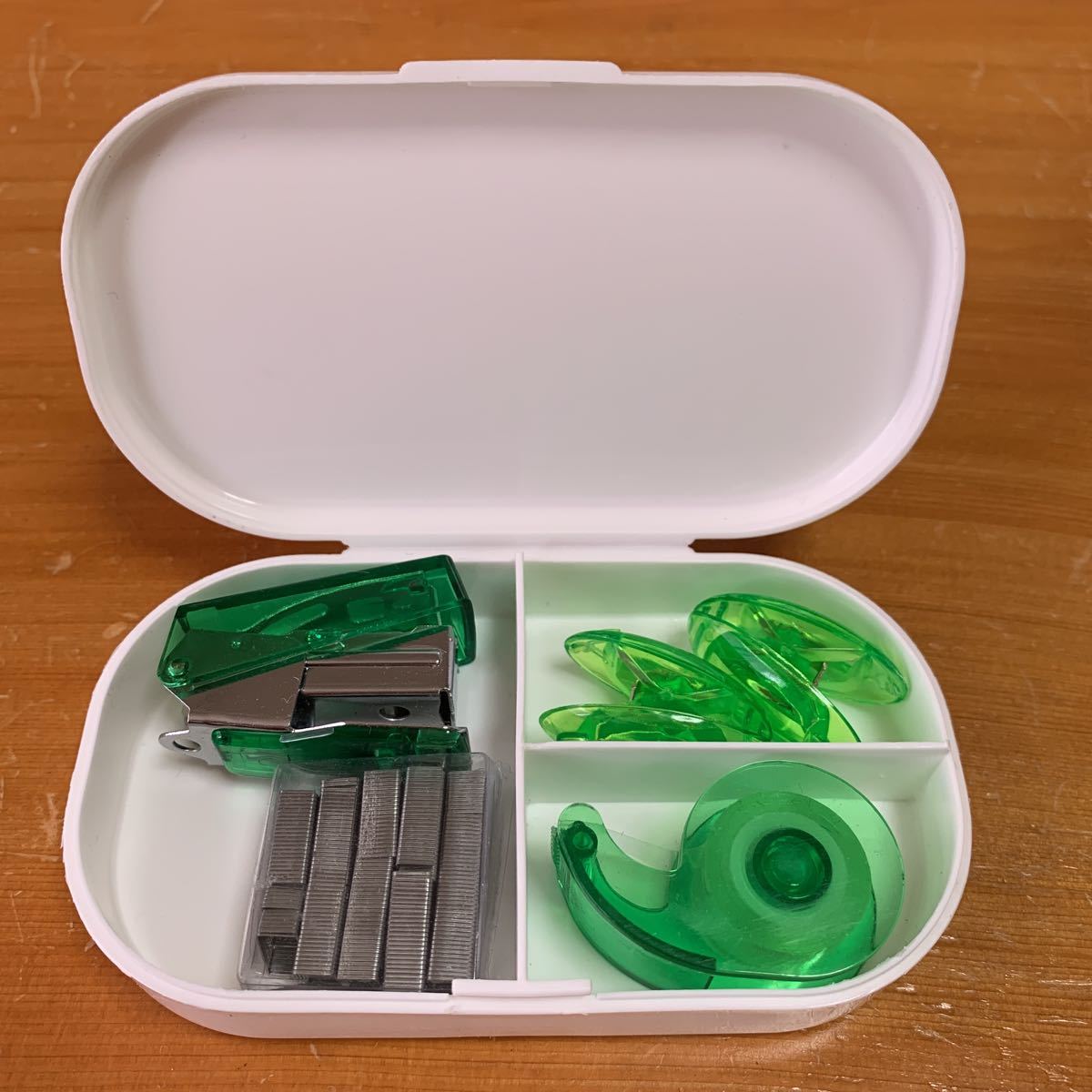 文房具セットミニサイズ ホッチキス (ホッチキスの針) セロハンテープ クリップ2個 スケルトングリーン 中古品 美品 送料無料拍卖