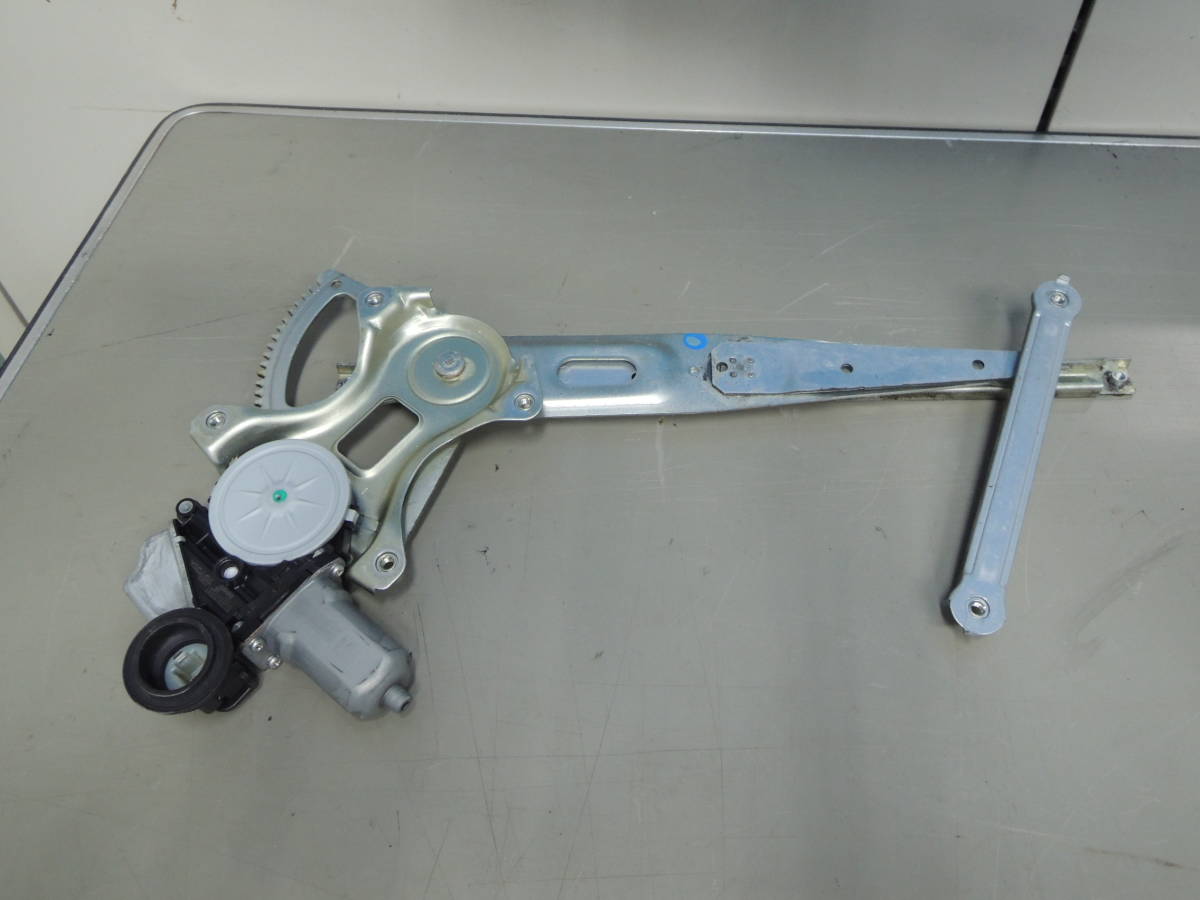 【動作未確認】即日発送 ZVW30 プリウス 純正 【助手席/左】レギュレーターモーター パワーウインドウ 窓 85720-30340/062020-1241 #2110P拍卖