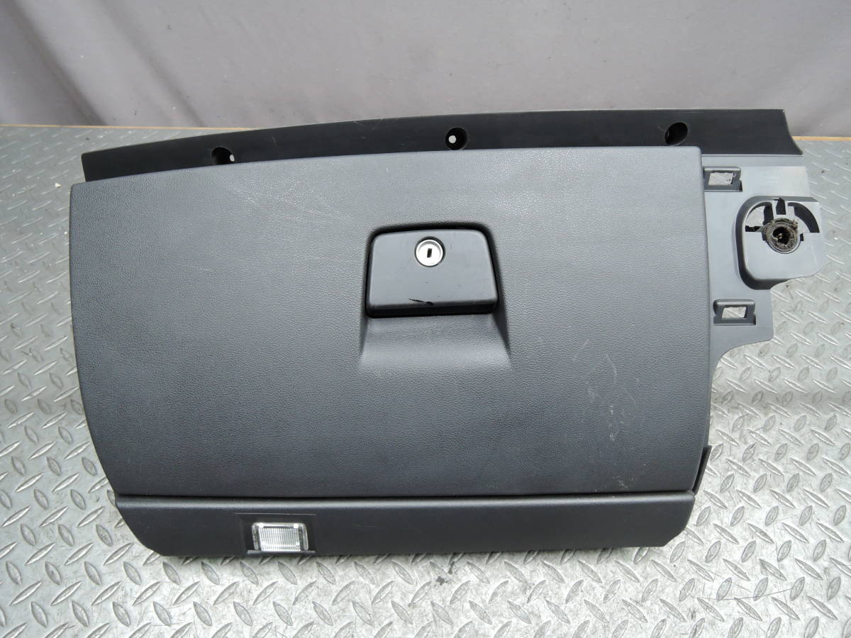 即決あり/即納 MB42045 ボルボ V50 純正 グローブボックス 9481664 内装 収納 V-6169拍卖