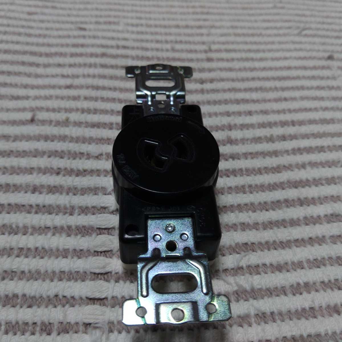 松下 WF2215BK 2P15A引掛コンセント 新古拍卖